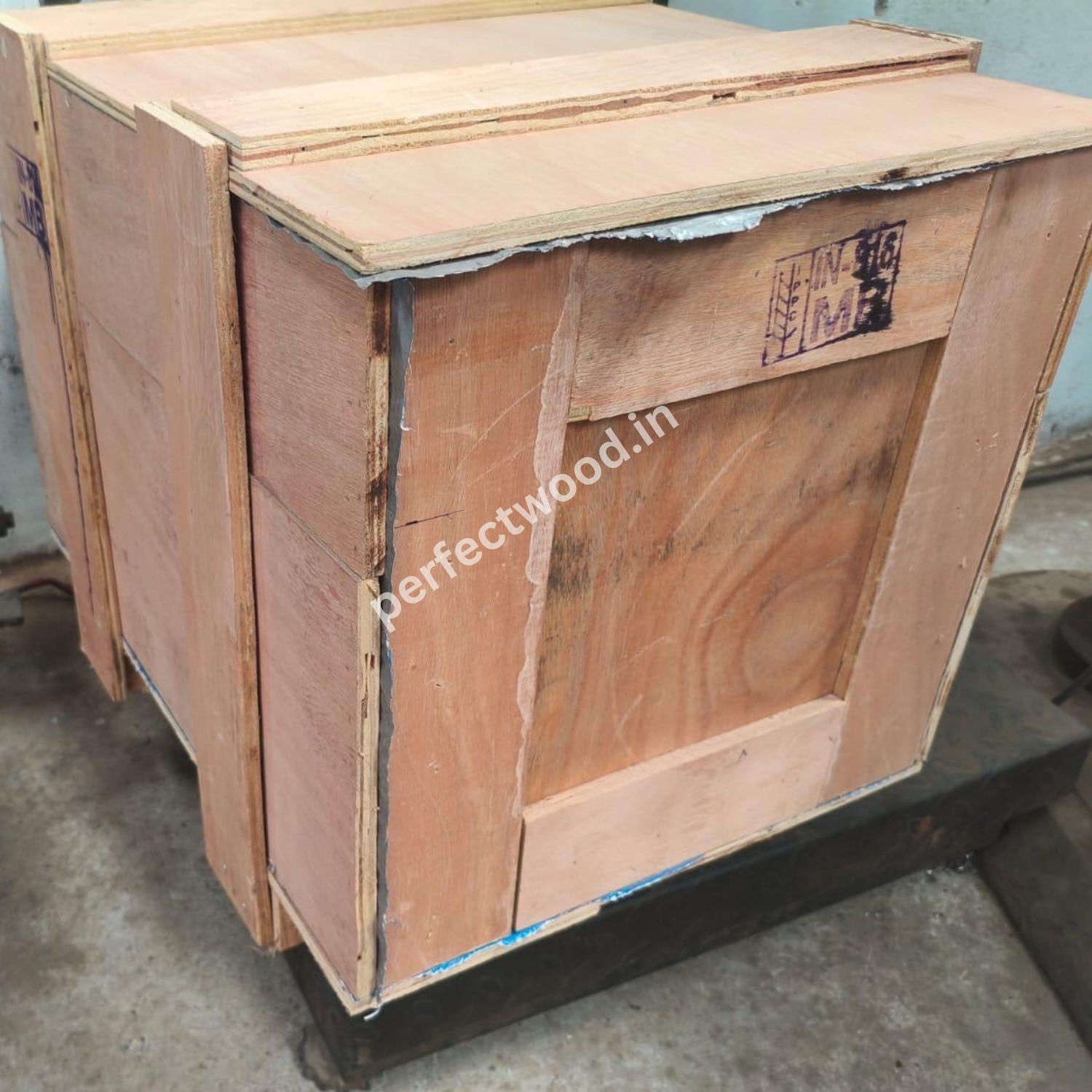 plywood box for airworthy packing
