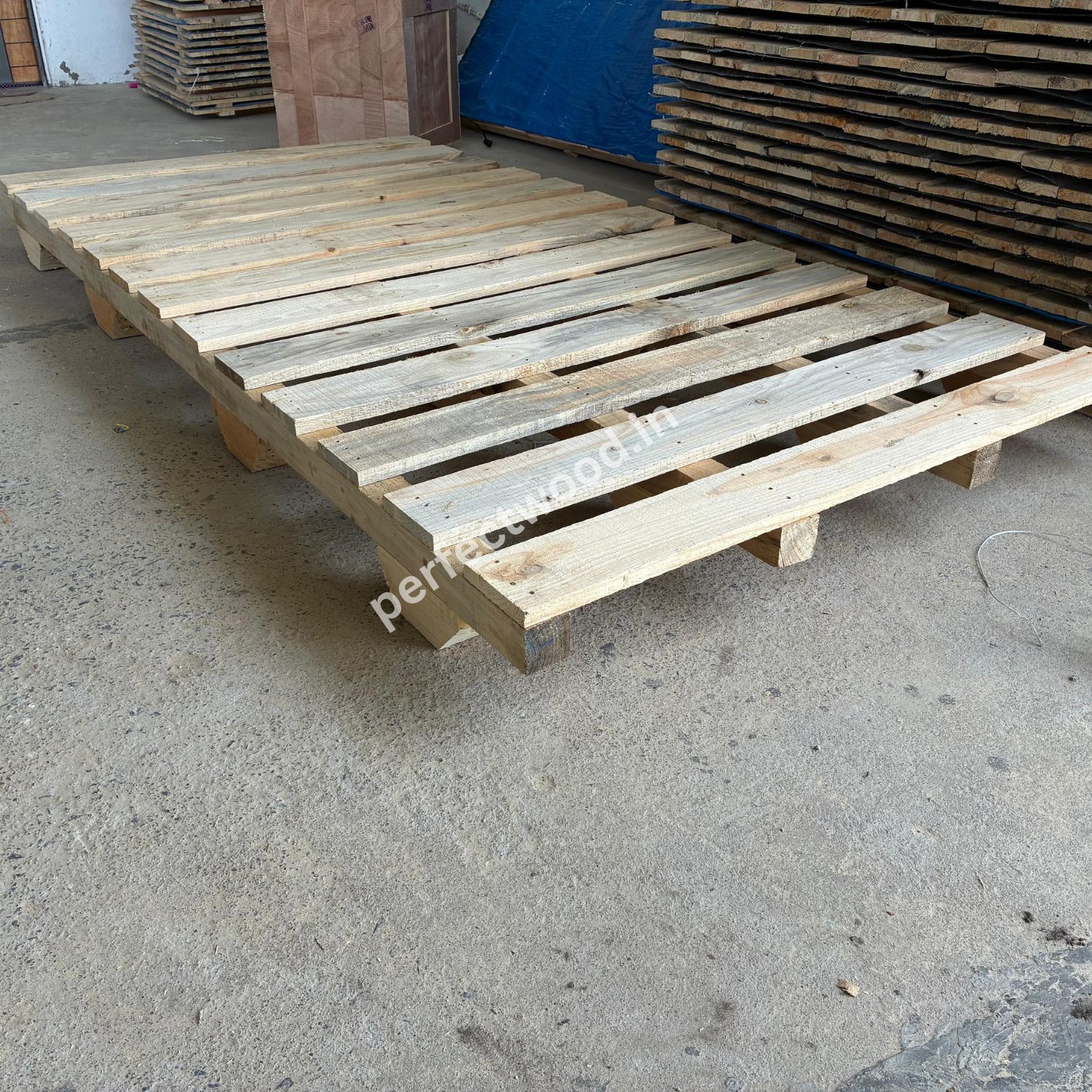 wooden pallets custom size and design